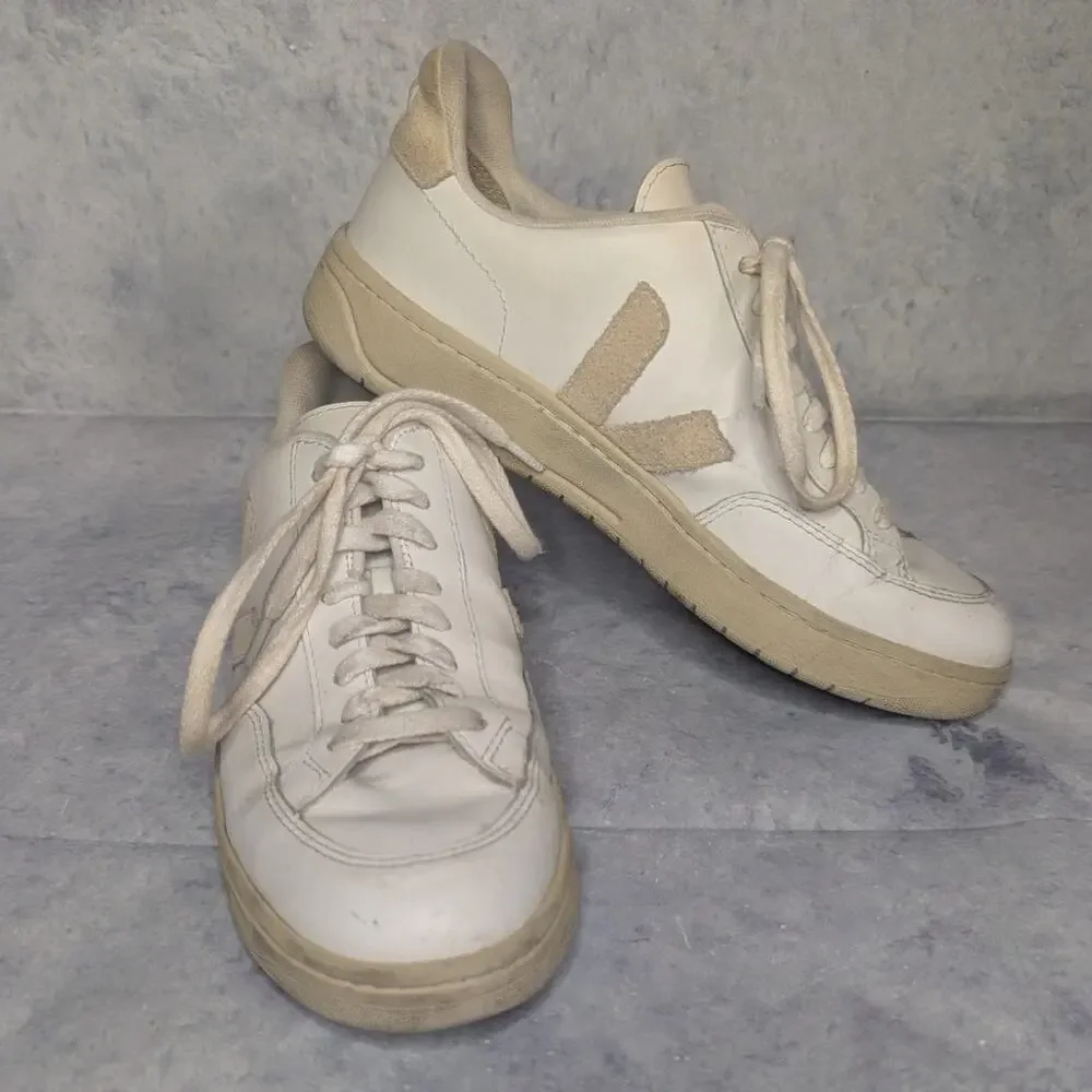 Veja V-12 Leather Low Top Lace Up Sneakers in White Sable, Size 9